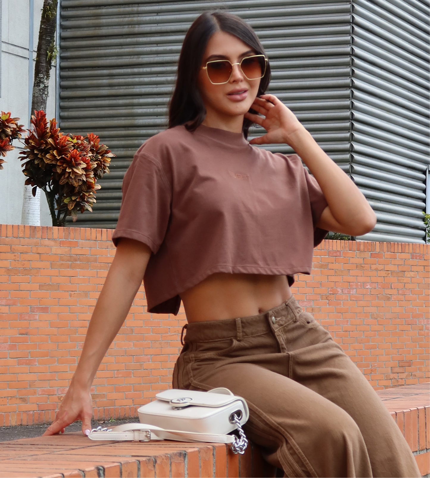 CAMISA CORTA ABERTURA ESPALDA