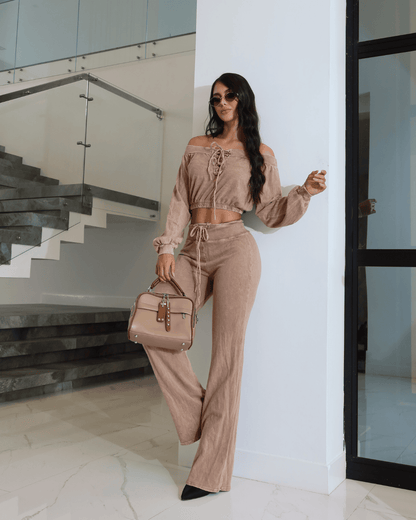 SET BLUSA CORDÓN Y PANTALÓN BOTA AMPLIA